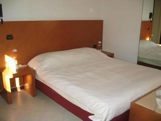 *** Aparthotel Residence Il Rampicante Monticelli Terme Italia